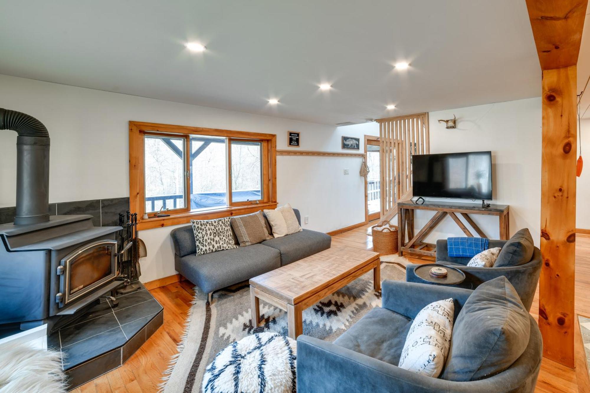 Hilltop Walton Getaway With Picturesque Views! Exterior photo