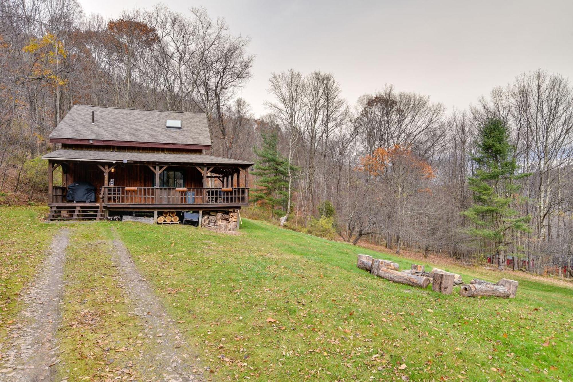 Hilltop Walton Getaway With Picturesque Views! Exterior photo